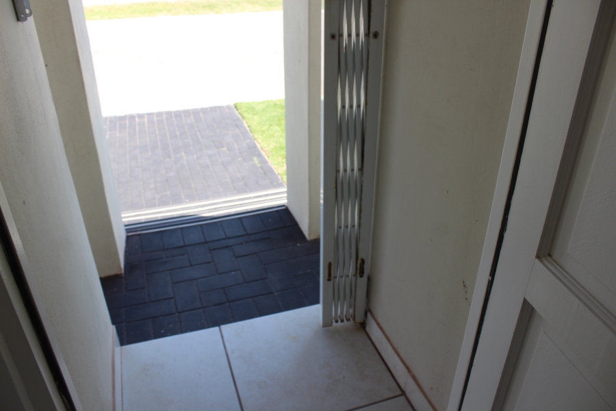 2 Bedroom Property for Sale in Olifantskop Western Cape
